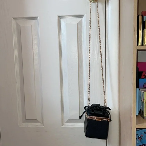 Small black square purse - Picture 5 of 6